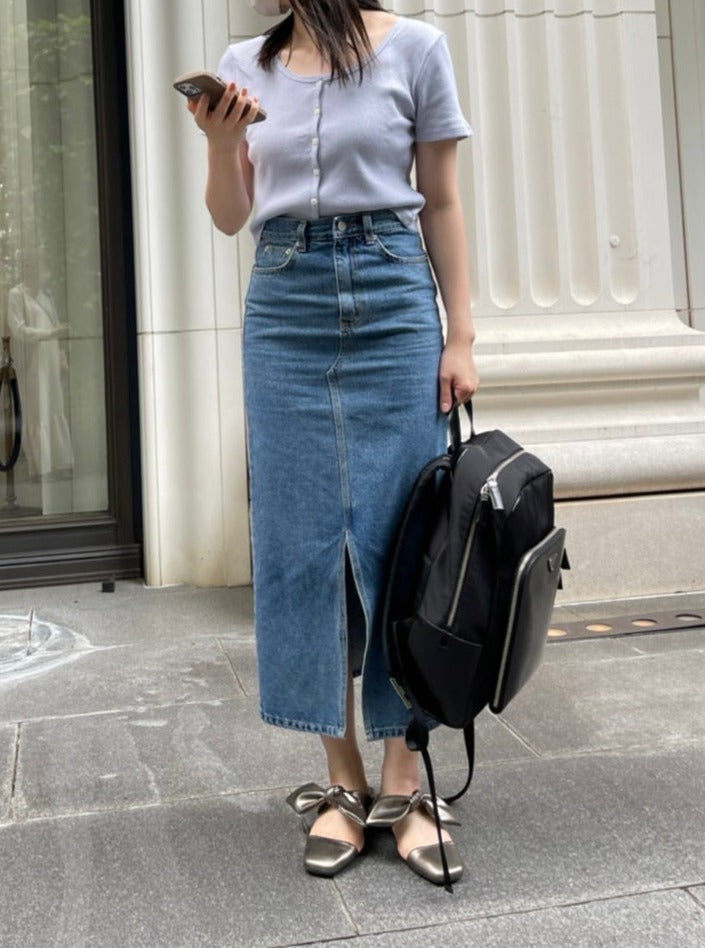 Front slit denim skirt