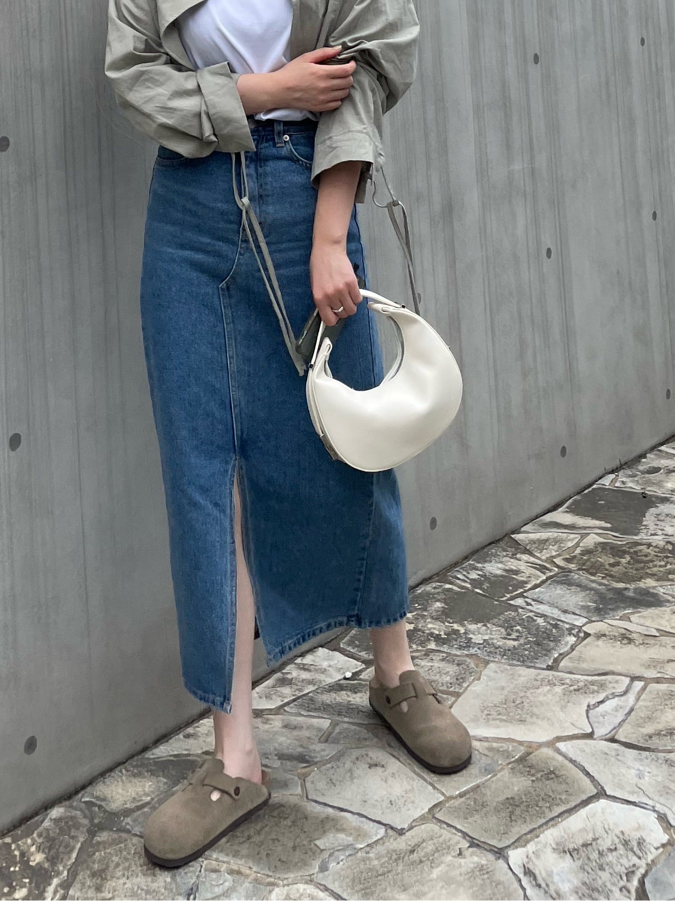 Front slit denim skirt