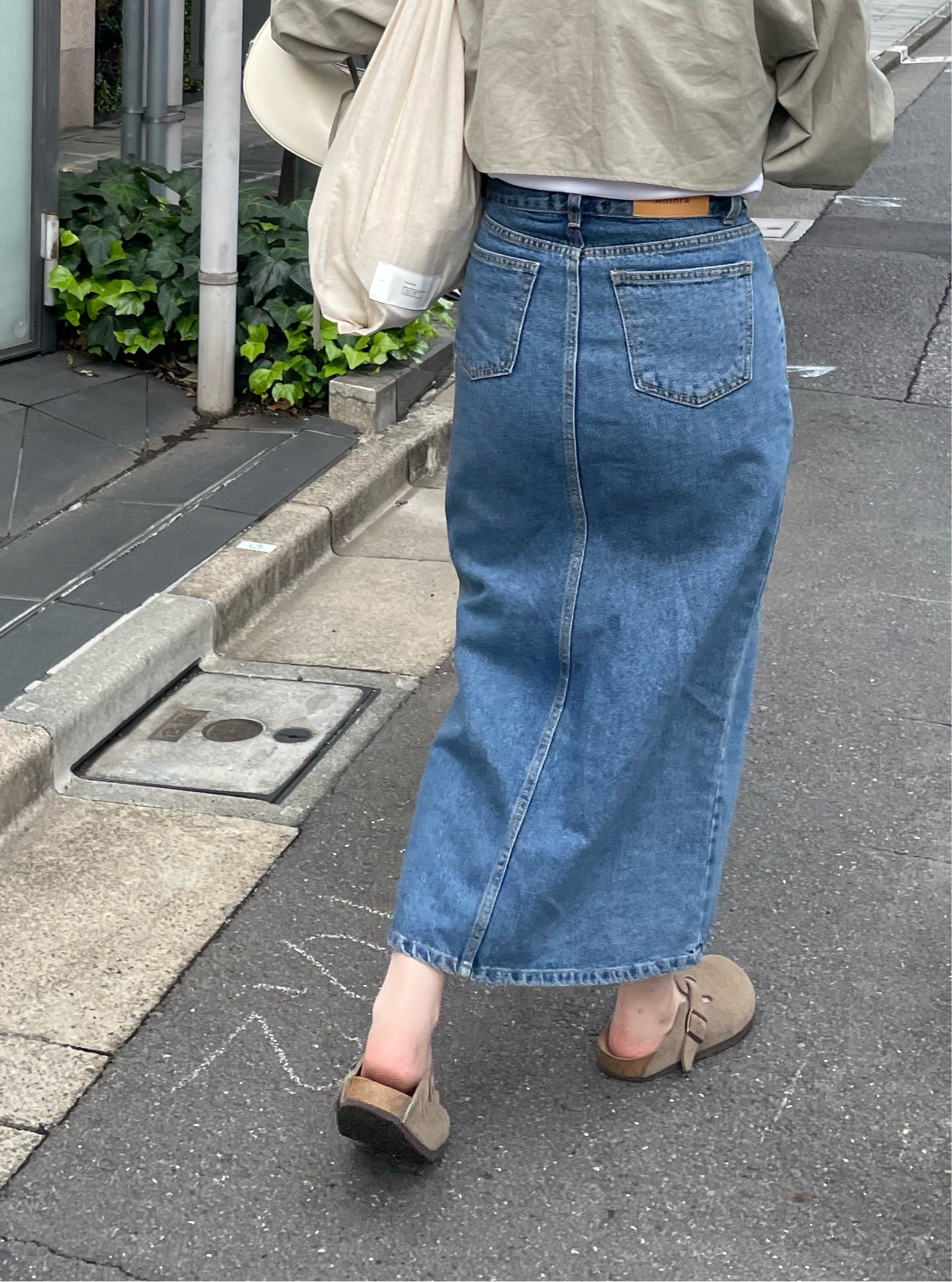 Front slit denim skirt